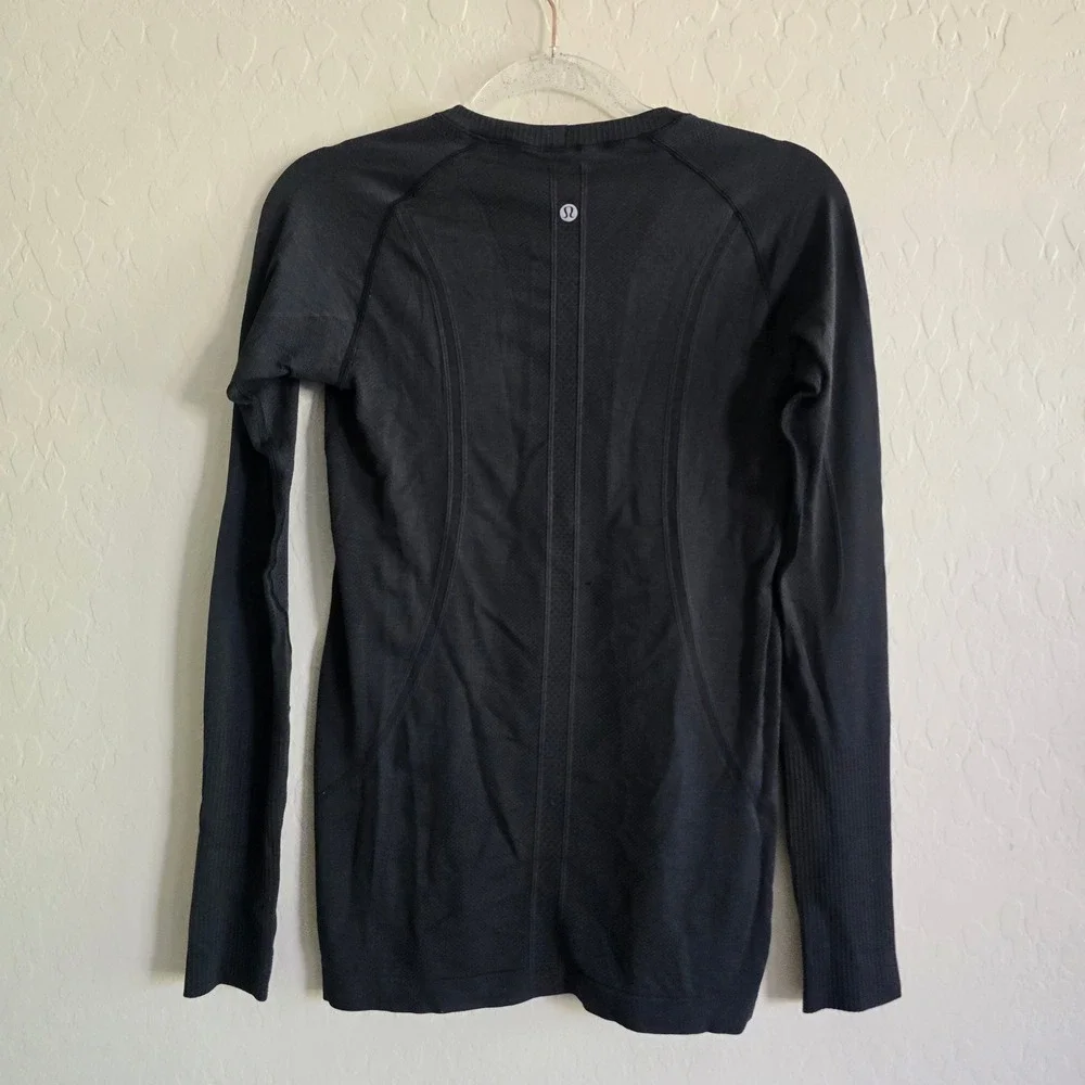 Lululemon Long Sleeve Swiftly Tech Top with Dodgers logo Black Size 8